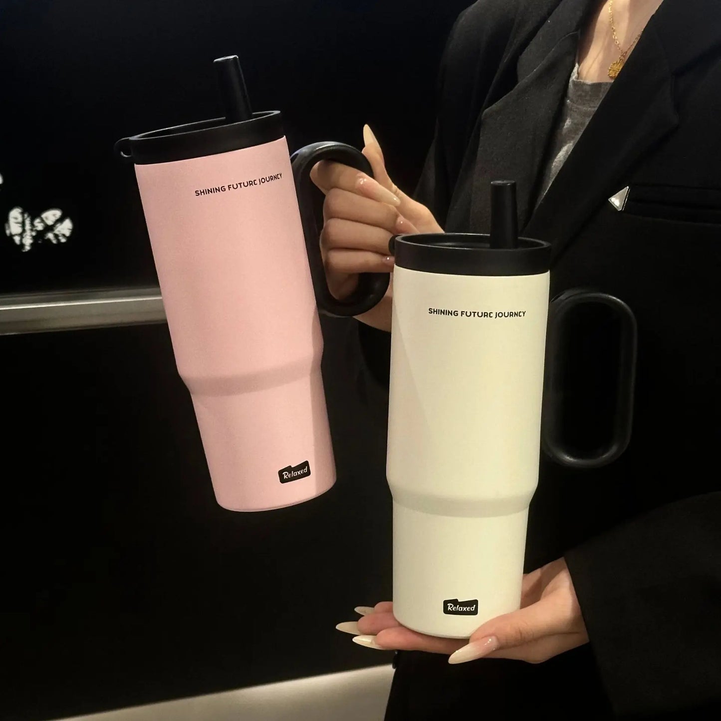 Vakuumisolierte Edelstahl-Wasserflasche mit Strohhalm und Griff (750 ml)