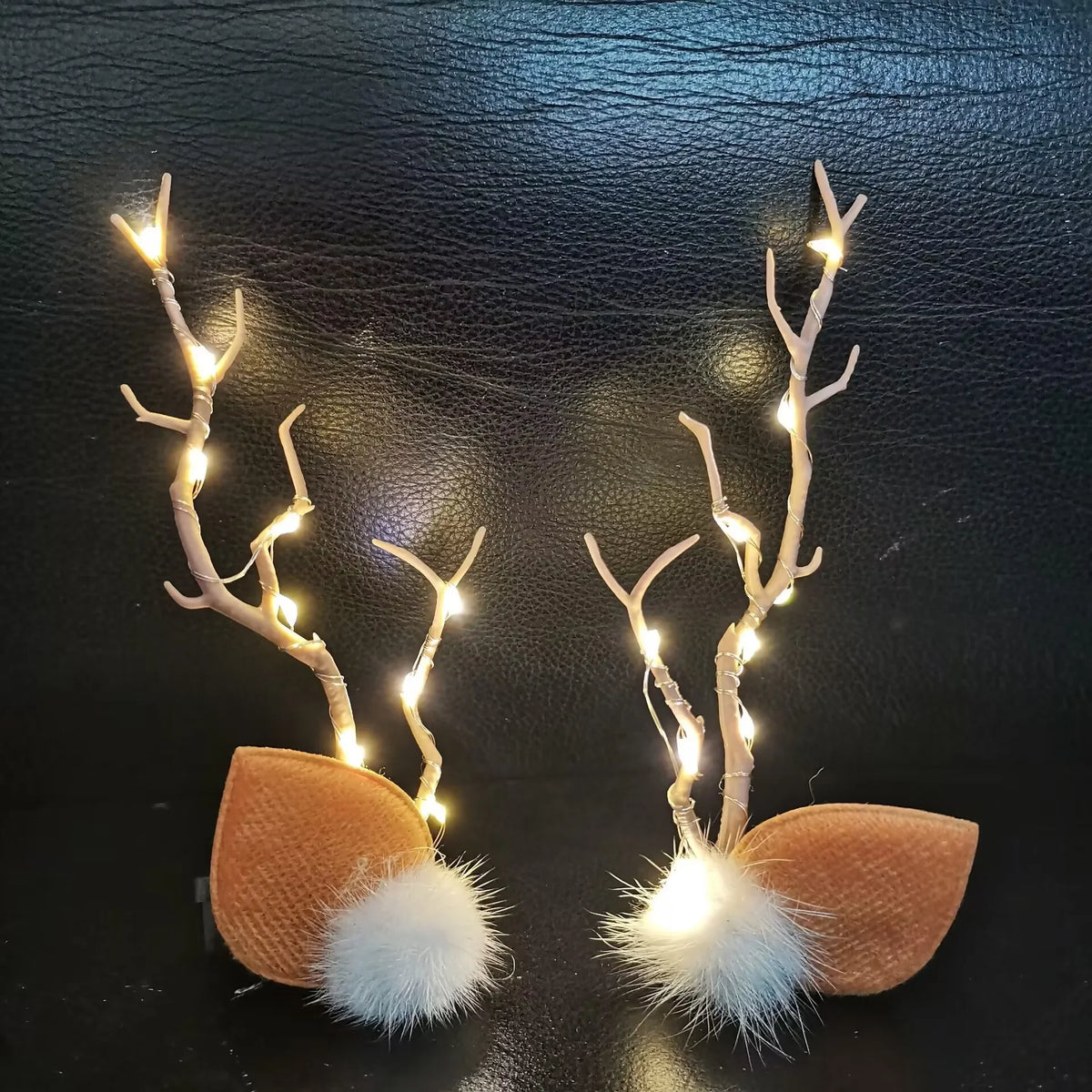 Weihnachtliche Haarspangen mit LED und Rentiergeweih (Paar)
