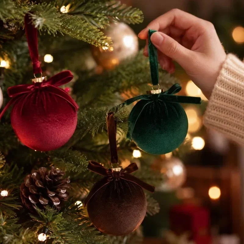 Fløjlsbeklædte julekugler af skum (sæt med 1, 3, 5 eller 10 stk.)