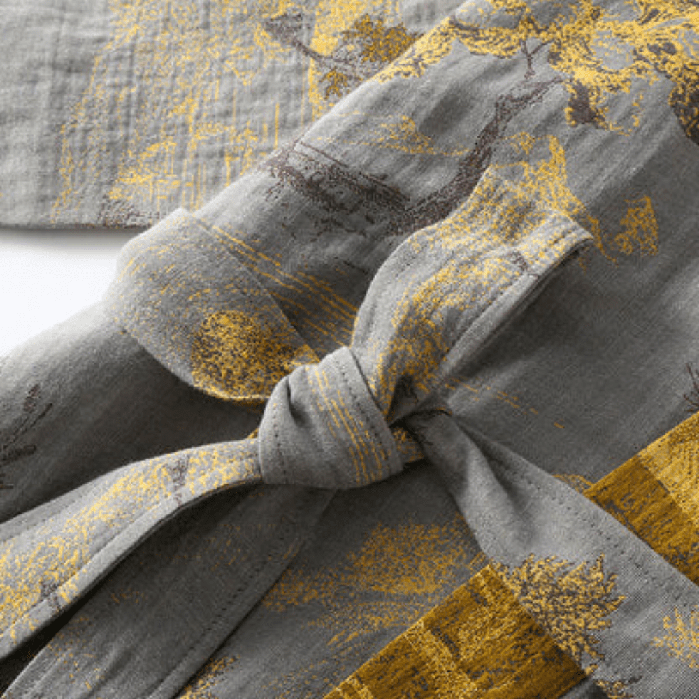 CloudSerene — Luxuriöser Baumwollbademantel mit zeitloser Eleganz