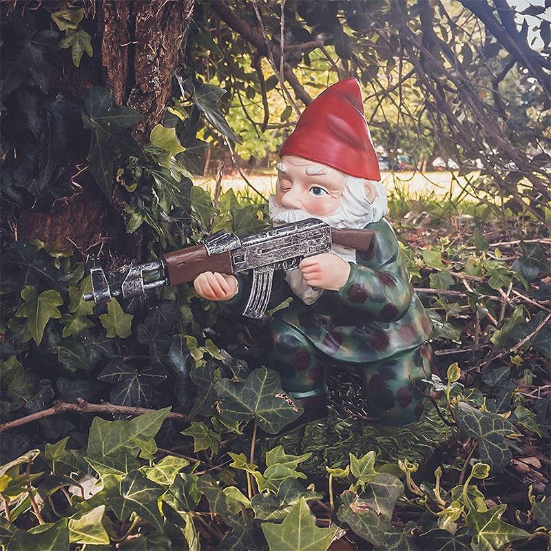 Militær Havegnom med Camouflage og AK47 – Håndmalet, UV-Bestandig Have Dekoration, 11 cm-5