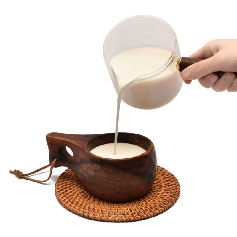 Ergonomischer tragbarer Kaffeebecher aus Akazienholz