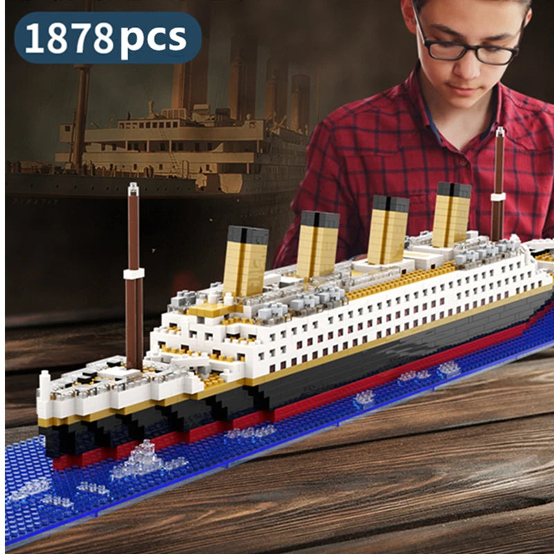 LED-oplyst mikrotegning af Titanic-skib (displaystativ)