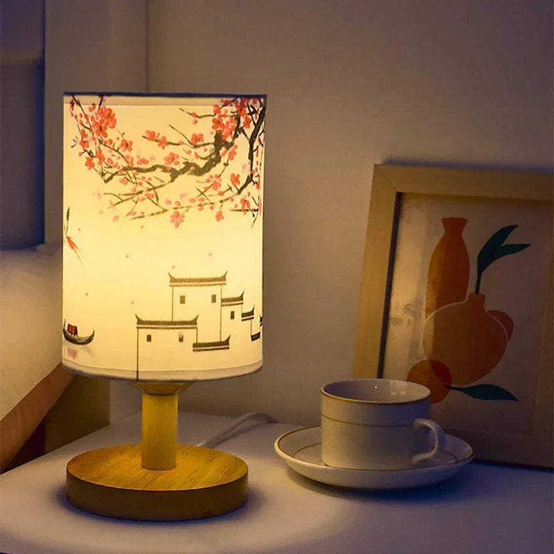 Dimmbare LED-Tischlampe im chinesischen Stil mit Stoffschirm und warmweißem Licht