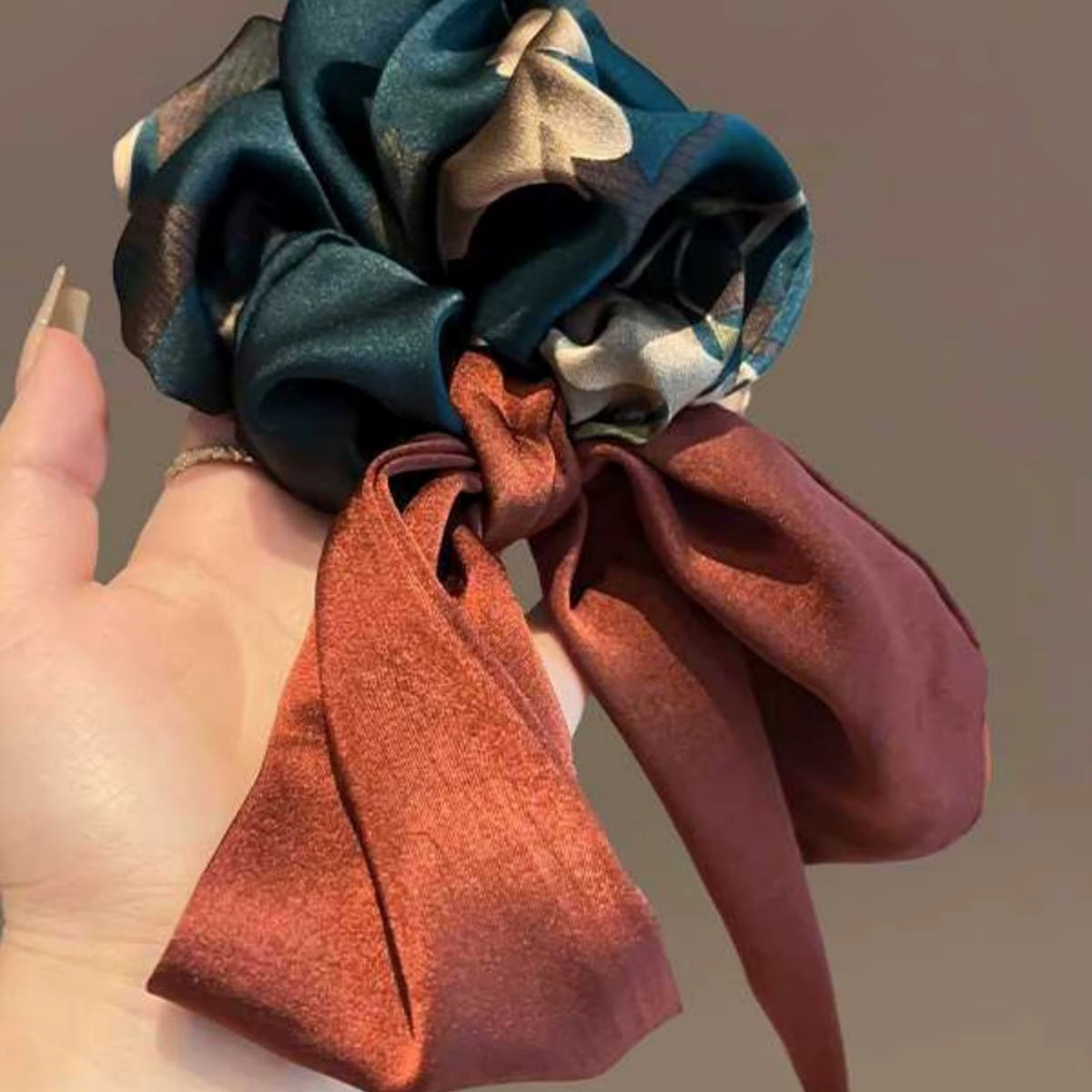 Retro bedrucktes elastisches Haargummi