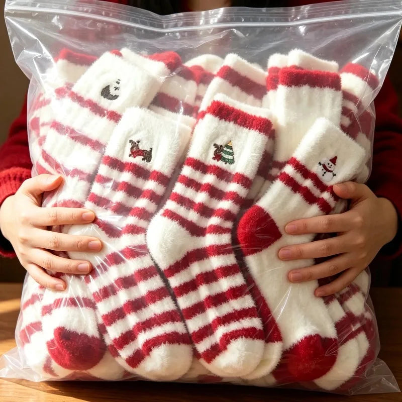 Weiche Weihnachtssocken aus Koralfleece (15 Paar)