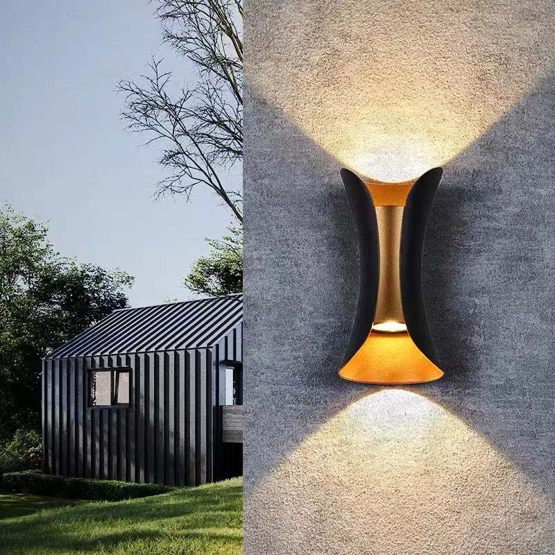 Variant image for Moderne Vandtæt LED Væglampe Udendørs – Energibesparende Sort/Guld Metal til Have og Terrasse-1