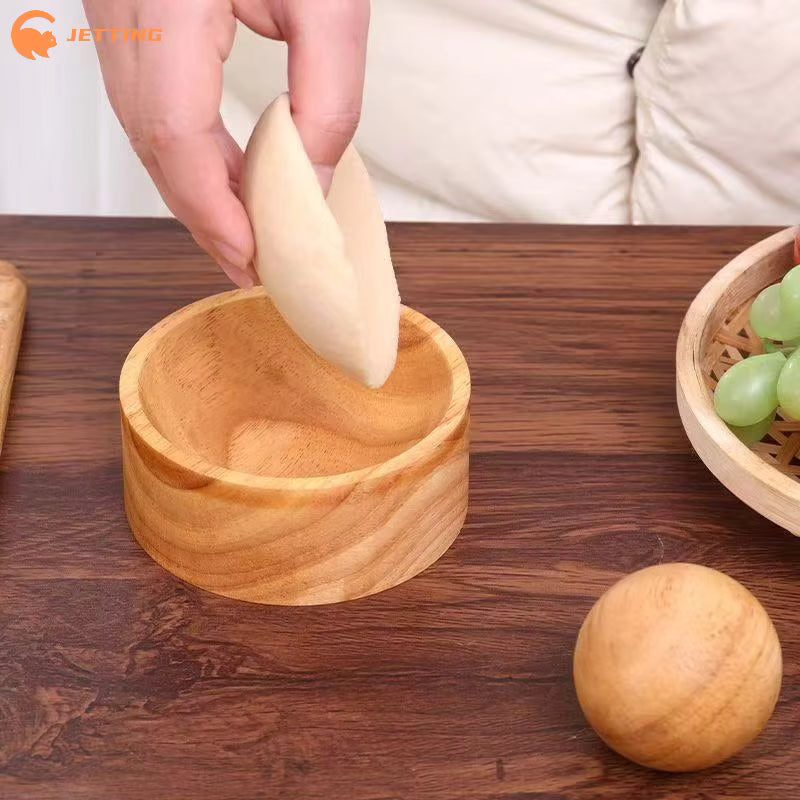 Effektiver natürlicher Teigschneider aus Holz für Dumplings (inklusive Basis und Kugel)