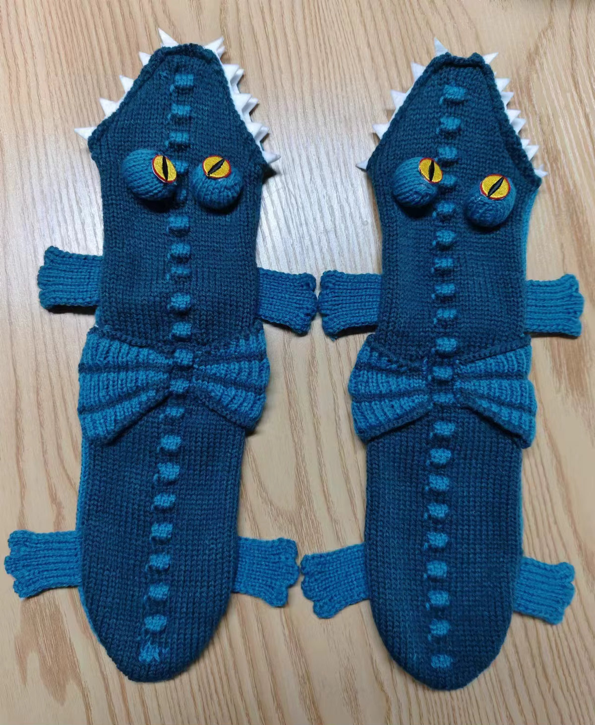 Dicke gestrickte Dinosauriersocken aus Wollmischung (Unisex)