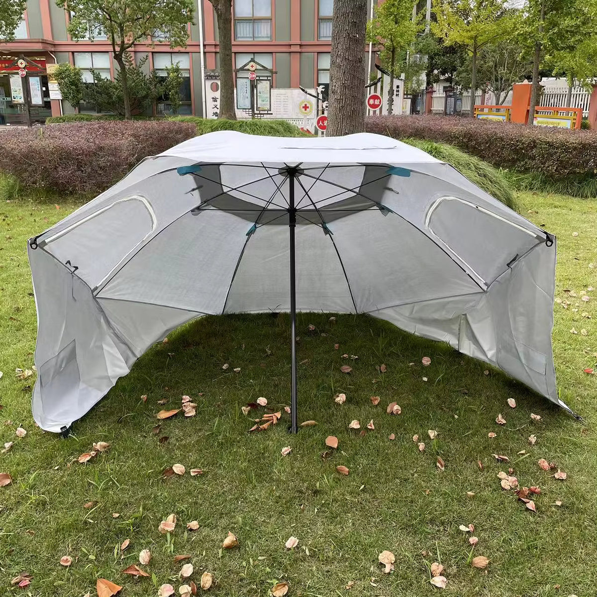 Übergroßes, UV-schützendes und winddichtes Strand- und Campingdach (2,4 m)