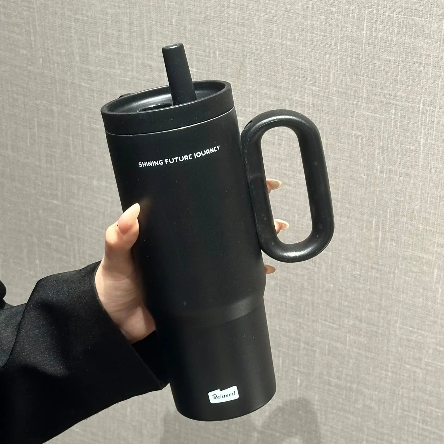 Vakuumisolierte Edelstahl-Wasserflasche mit Strohhalm und Griff (750 ml)
