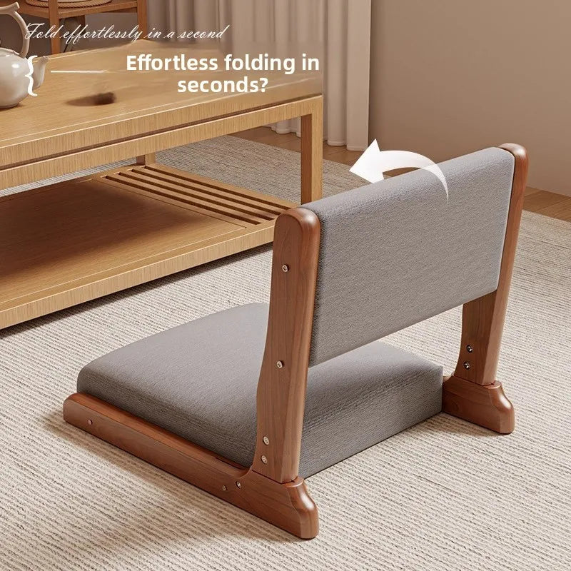 Sammenklappelig gulvstol i massivt træ med ergonomisk ryglæn