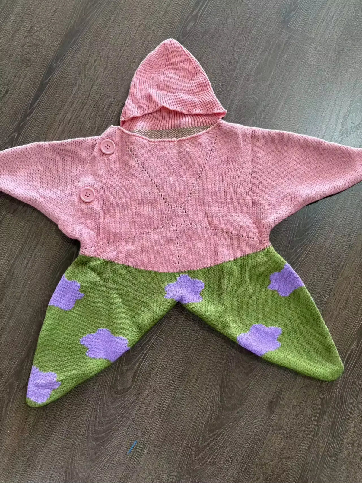 Weicher handgestrickter Seestern-Babyanzug (Frühling/Herbst)