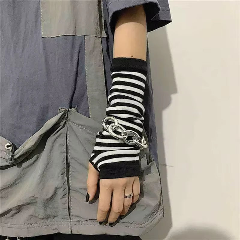 Y2K-gotische metallisch gestreifte fingerlose Armstulpen