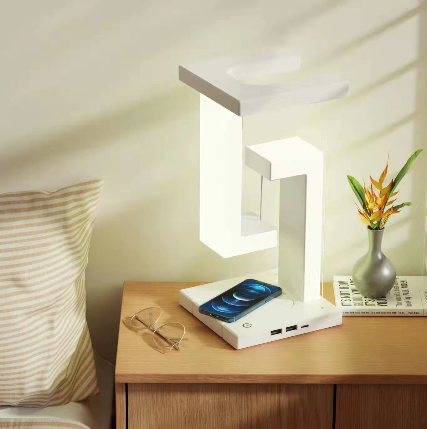 Draadløs Bordlampe med Magnetisk Svømmeteknologi – Pladsbesparende Design og Trådløs Opladning til Hjem og Kontor-2