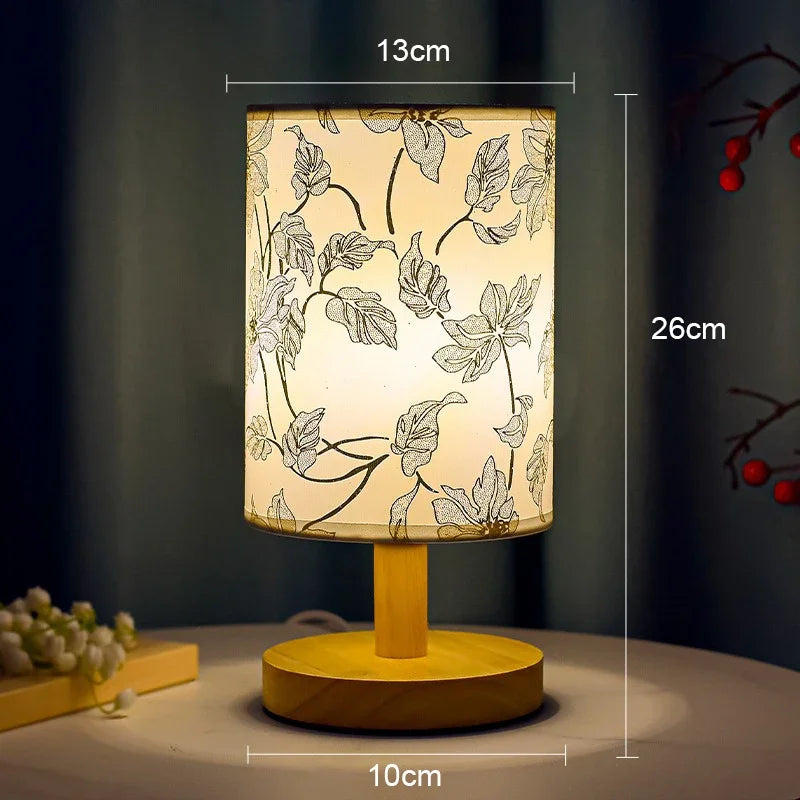 Dimmbare LED-Tischlampe im chinesischen Stil mit Stoffschirm und warmweißem Licht