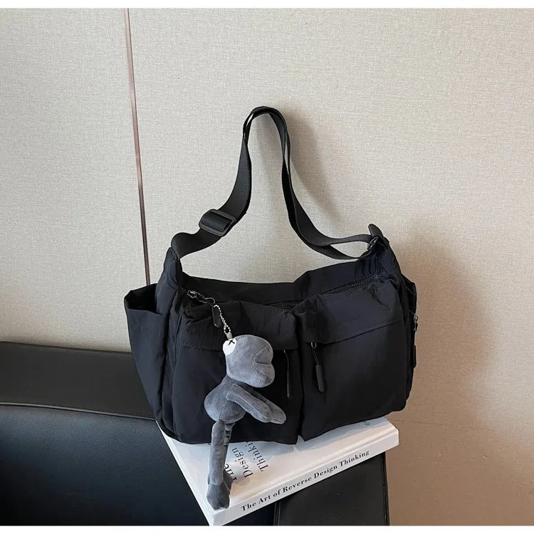 Leichte Nylonschultertasche mit mehreren Taschen (umwandelbar)