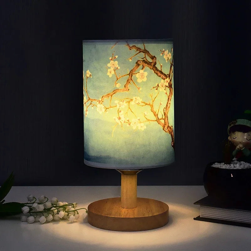Dimmbare LED-Tischlampe im chinesischen Stil mit Stoffschirm und warmweißem Licht