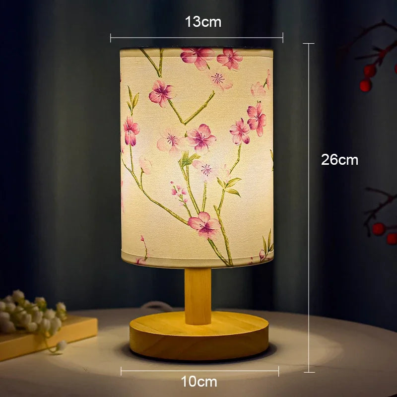Dimmbare LED-Tischlampe im chinesischen Stil mit Stoffschirm und warmweißem Licht