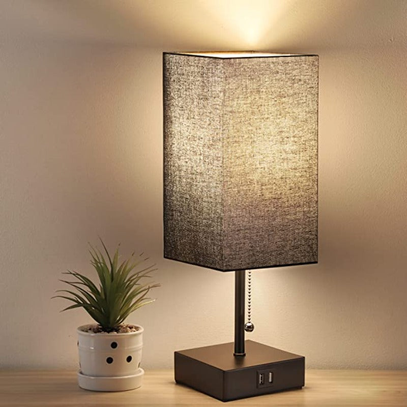 LuminoCharge - Moderne Tischlampe mit USB-Ladeports
