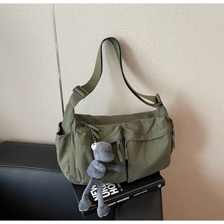 Leichte Nylonschultertasche mit mehreren Taschen (umwandelbar)