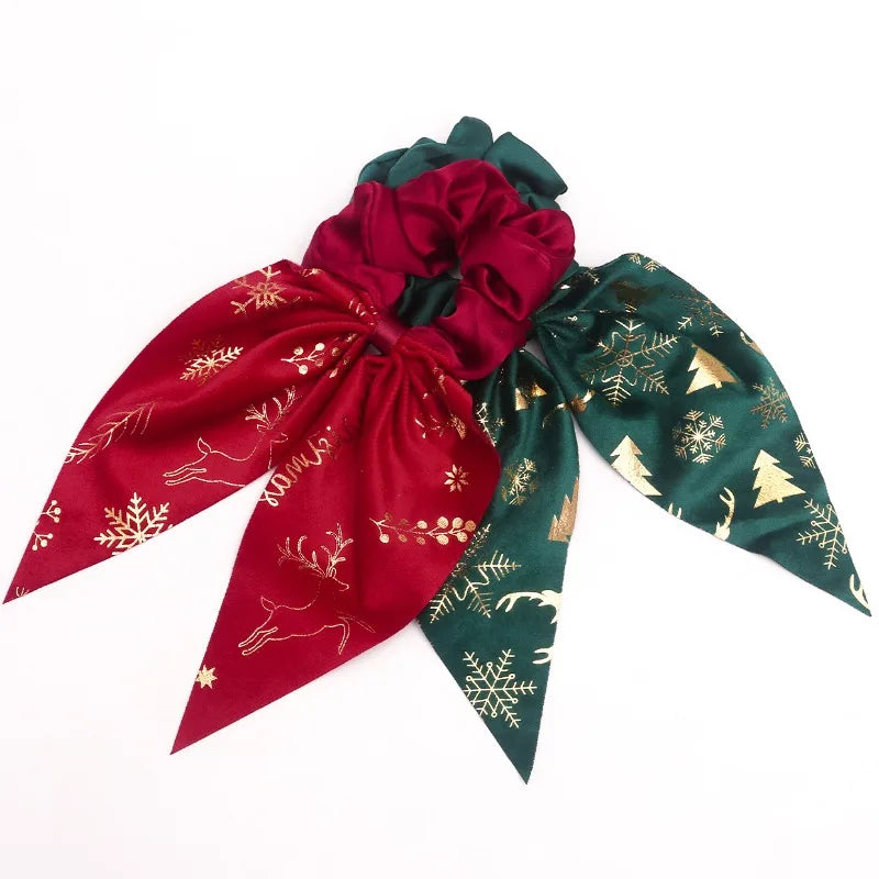 Weihnachts-Scrunchies mit Goldfolienprint und hängenden Bändern (2er-Set)