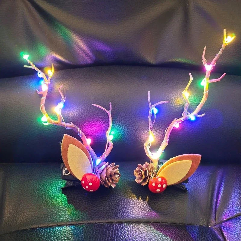 Weihnachtliche Haarspangen mit LED und Rentiergeweih (Paar)