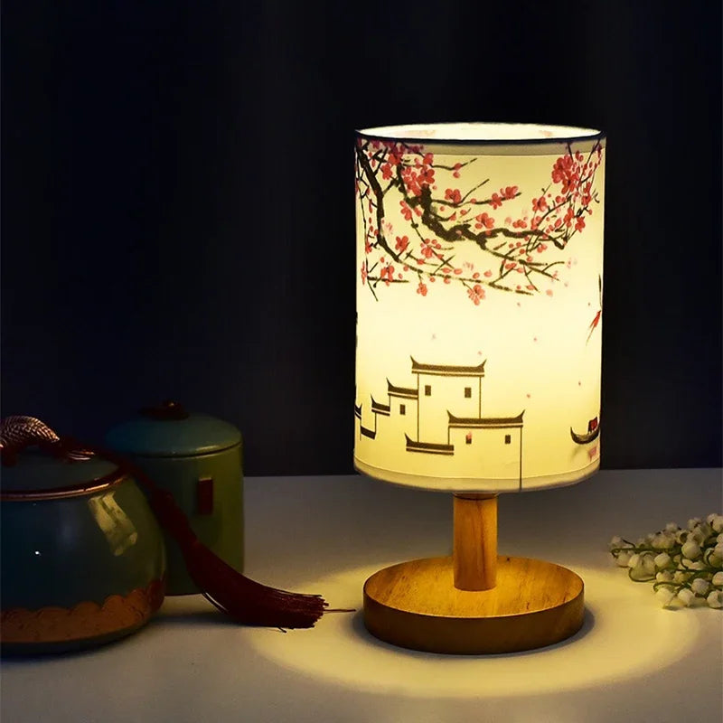 Dimmbare LED-Tischlampe im chinesischen Stil mit Stoffschirm und warmweißem Licht