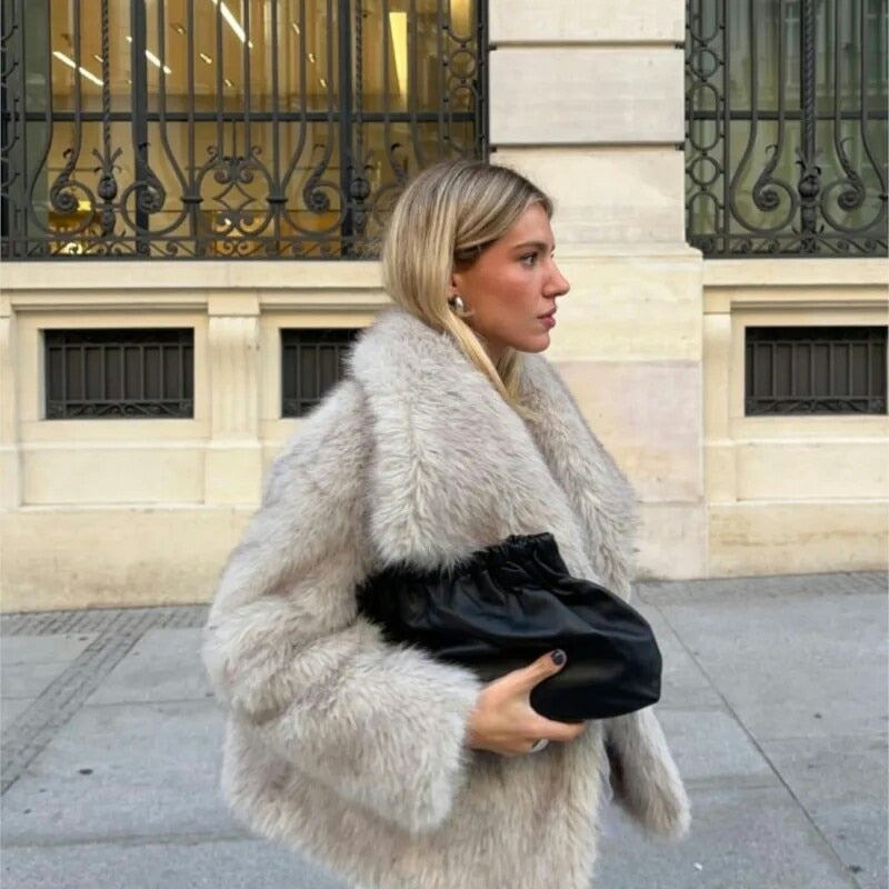 AlmedaLuxe - Pelzjacke | Perfekt für einen luxuriösen Winterlook
