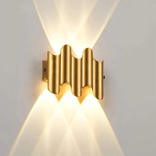 Moderne Væglampe i Metal og Glas – Elegant Design til Indendørs Belysning med Varmt Lys 3000K-5