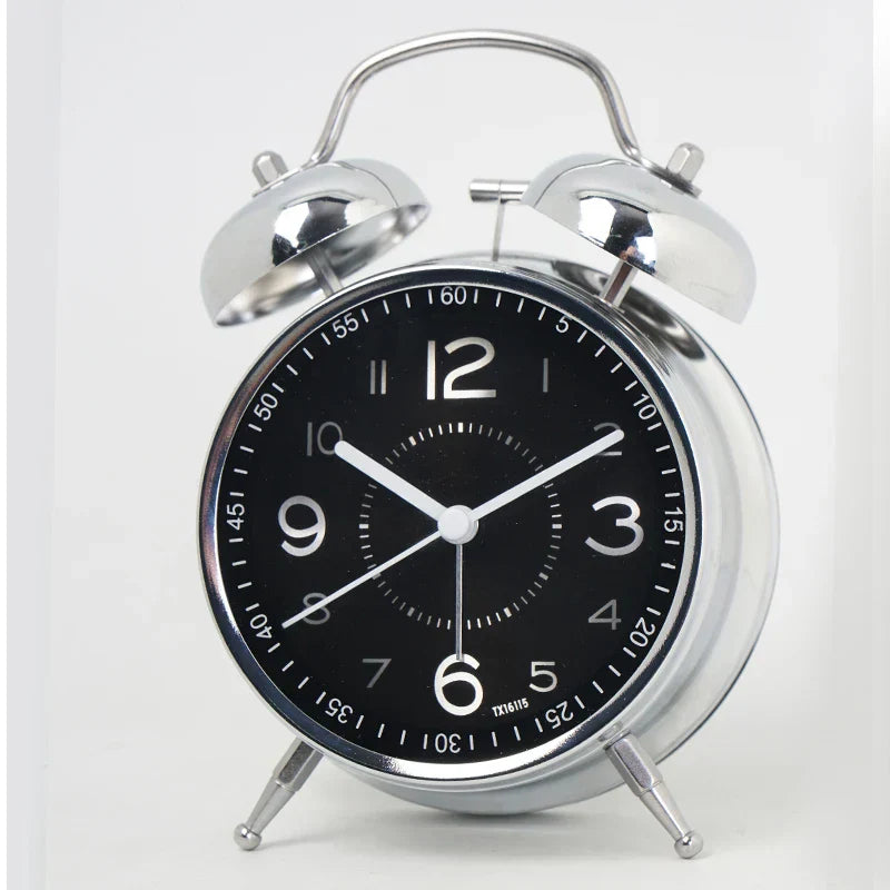 RetroRing | Analogwecker aus Metall - Klassisches, traditionelles Design, geräuschlose Bewegung, stilvoller Wecker für das Schlafzimmer