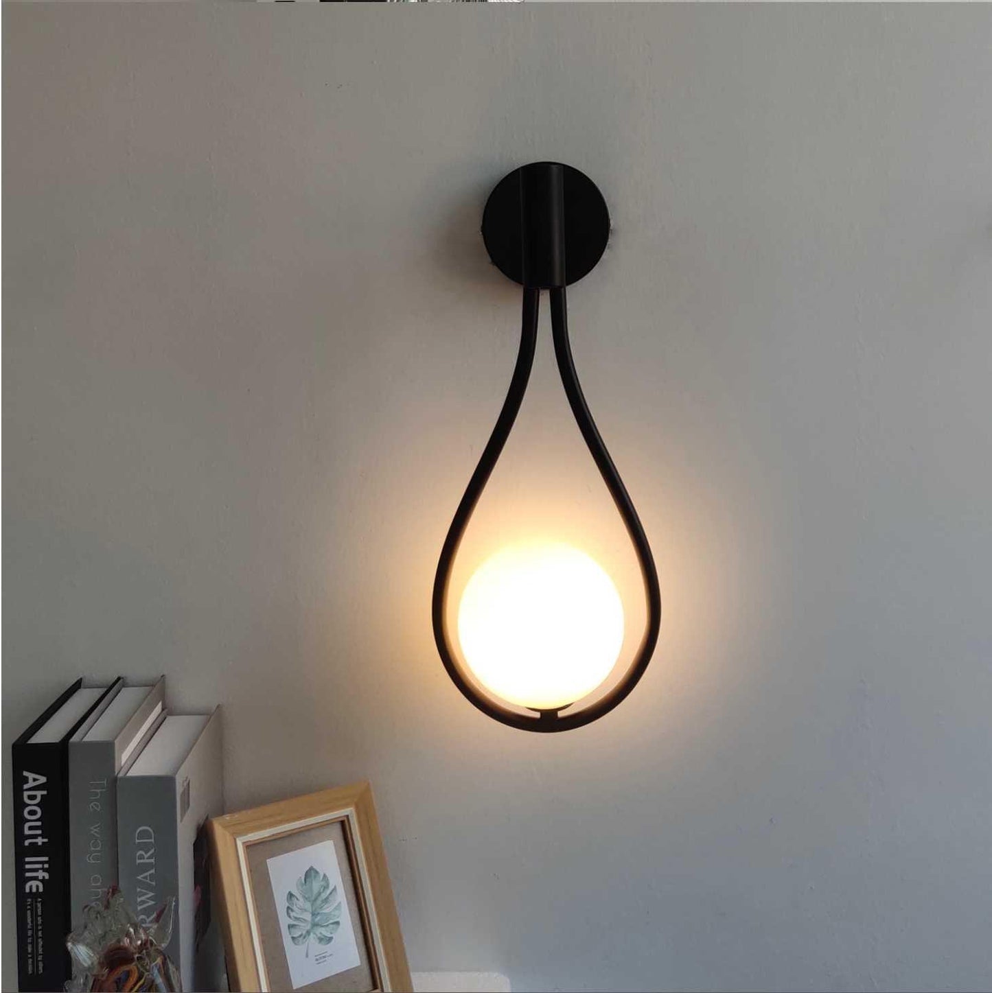 Moderne Væglampe i Sort og Guld – Minimalistisk Design til Stue og Kontor, Stærk Lysudbytte, Jern og Glas-3