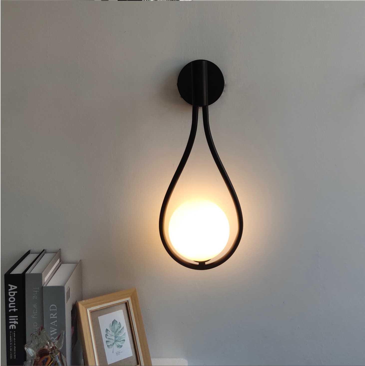 Variant image for Moderne Væglampe i Sort og Guld – Minimalistisk Design til Stue og Kontor, Stærk Lysudbytte, Jern og Glas-2