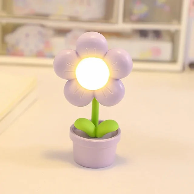 Variant image for Klein Bordlampe med Blomstedesign og Blødt Lys – Hyggelig Belysning til Stuen eller Soveværelset-3