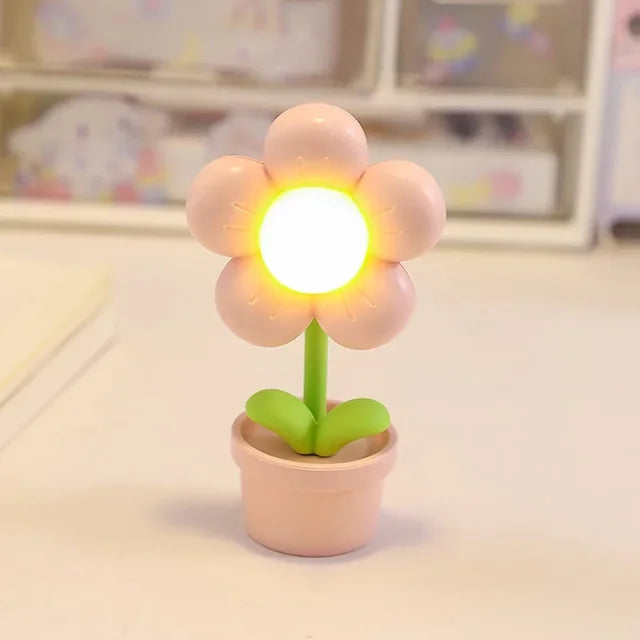 Variant image for Klein Bordlampe med Blomstedesign og Blødt Lys – Hyggelig Belysning til Stuen eller Soveværelset-1