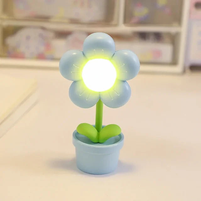 Variant image for Klein Bordlampe med Blomstedesign og Blødt Lys – Hyggelig Belysning til Stuen eller Soveværelset-2