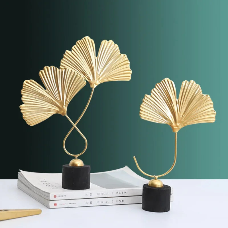 Ginkgo Blad Ornament i Guld – Håndlavet Metal Dekoration til Stue og Kontor-3