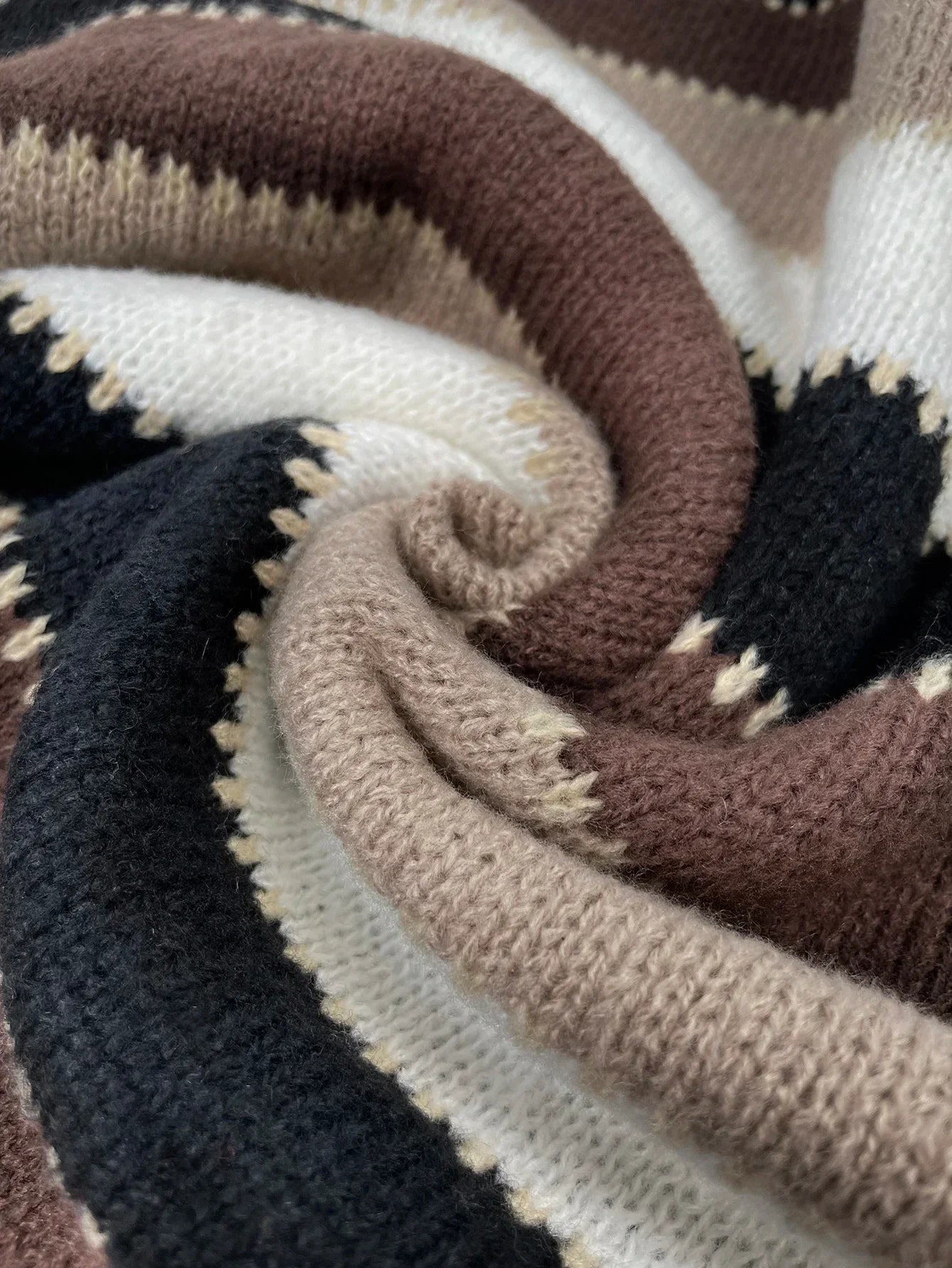 ColorElegance - Eleganter Pullover für Frauen | Stilvolle Akzente für jeden Anlass