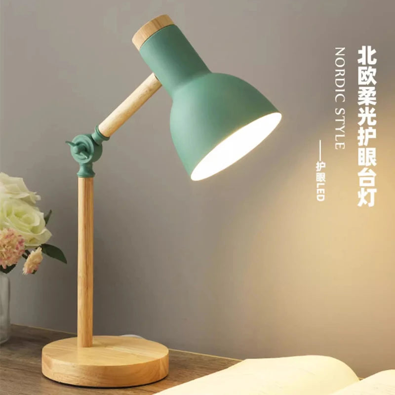 Skandinavische Tischlampe aus Holz | LED dreibeiniges Haupt | Augenschutz zum Lesen und Nachttisch