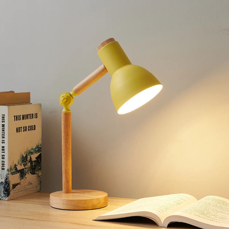 Skandinavische Tischlampe aus Holz | LED dreibeiniges Haupt | Augenschutz zum Lesen und Nachttisch