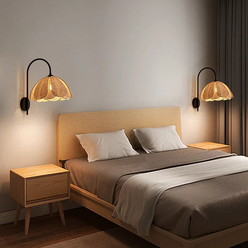 LumiEssence - Wandleuchte mit Rattanblume