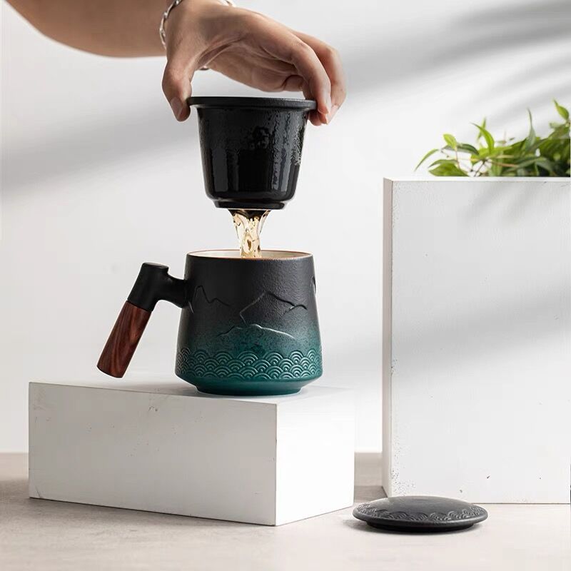 TeaEssence - Keramische Teetasse mit Teesieb und Deckel