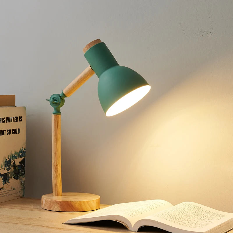 Skandinavische Tischlampe aus Holz | LED dreibeiniges Haupt | Augenschutz zum Lesen und Nachttisch