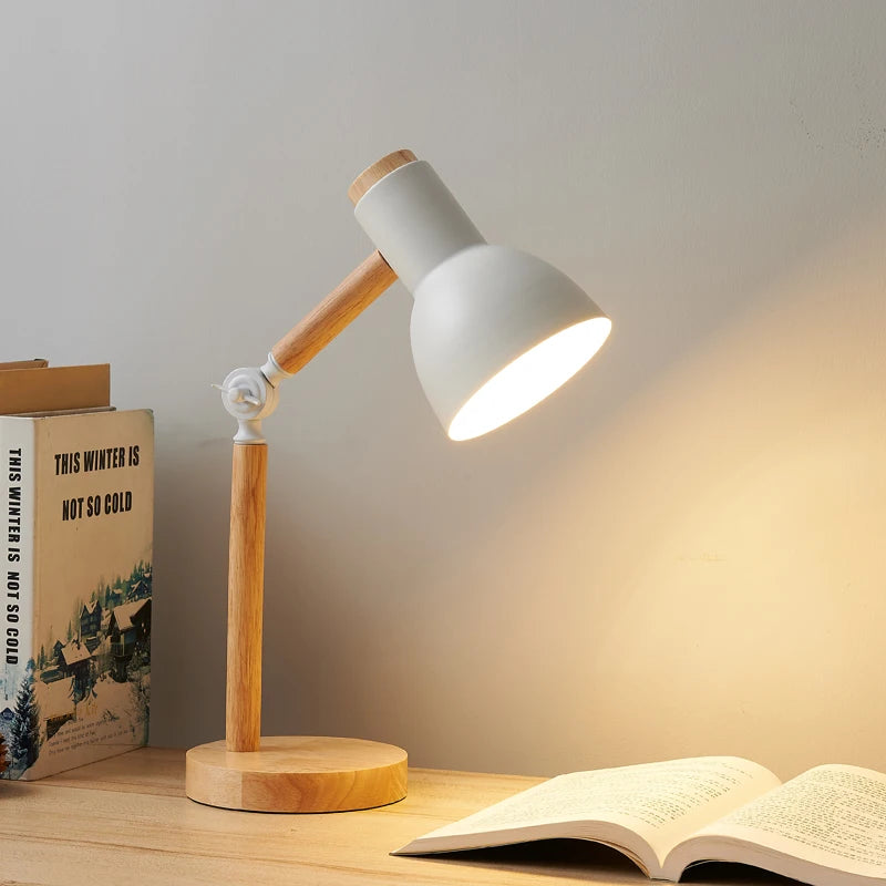 Skandinavische Tischlampe aus Holz | LED dreibeiniges Haupt | Augenschutz zum Lesen und Nachttisch