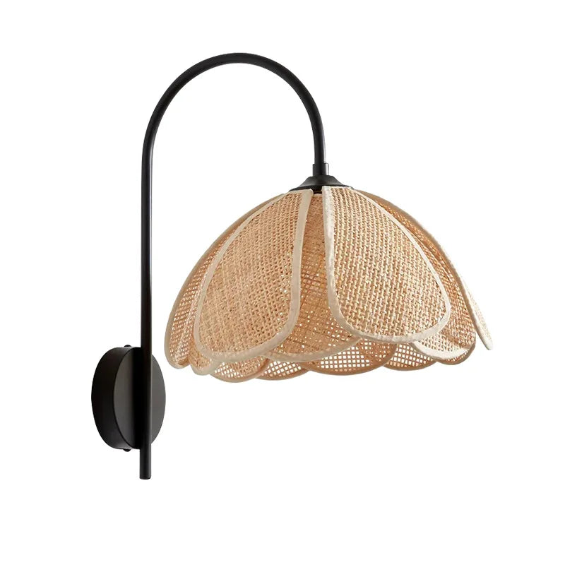 LumiEssence - Wandleuchte mit Rattanblume