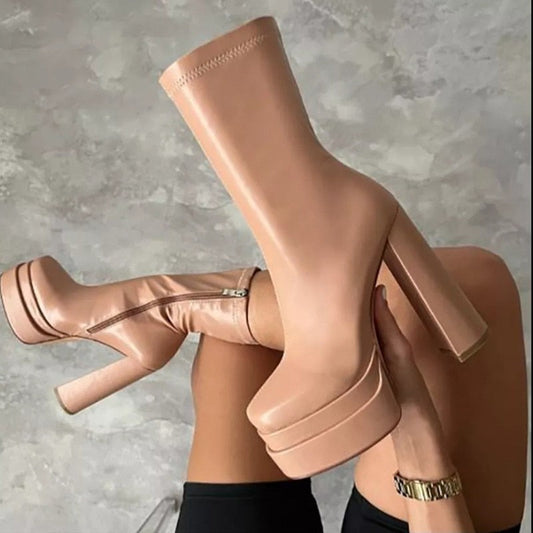 ElevateStyle - Flache Ankle Boots | Stilvolle Höhe und Komfort in jedem Schritt