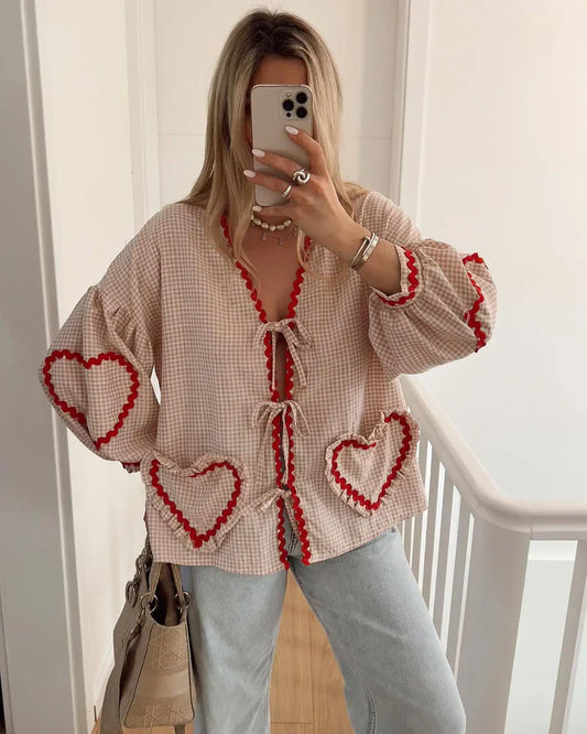 Elara - Süße Bluse mit Herzmuster
