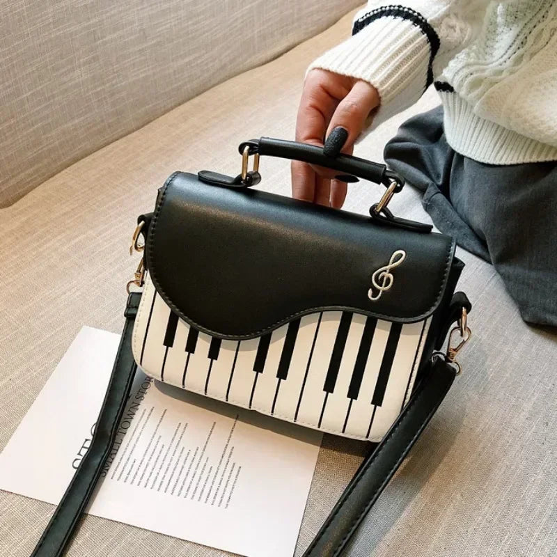 Crossbody-Tasche in Klavierform aus PU-Leder