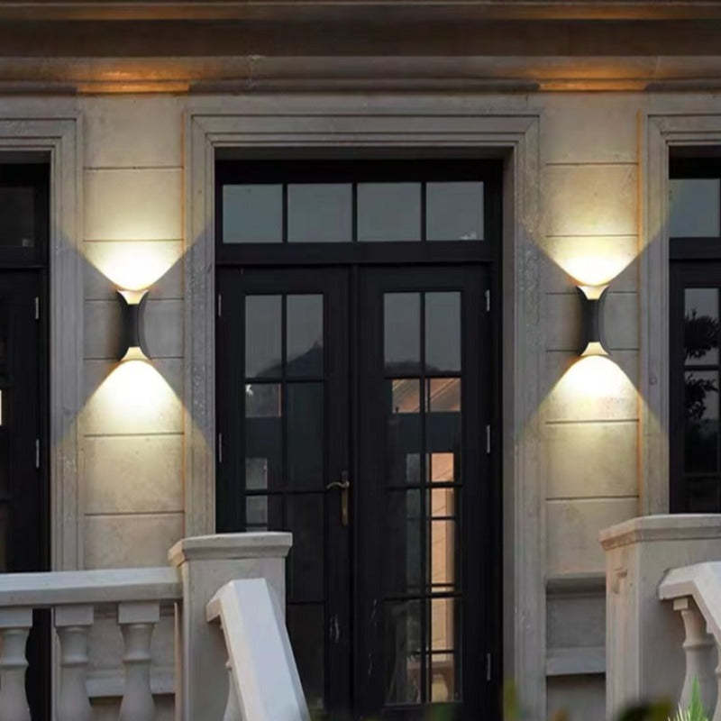 Variant image for Moderne Vandtæt LED Væglampe Udendørs – Energibesparende Sort/Guld Metal til Have og Terrasse-9