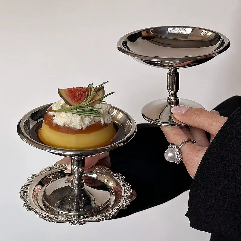 Hoher, retrofarbener Dessertbecher aus Edelstahl